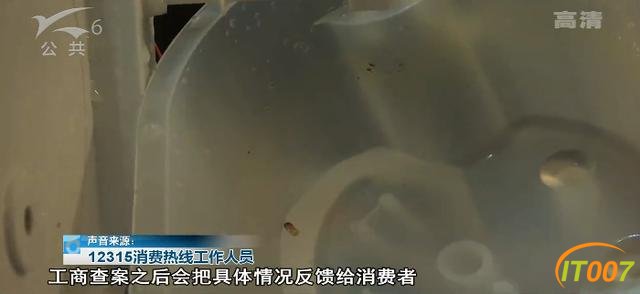 饮水机里有蟑螂大哥怒不可遏：我喝了一个多月的腐水！泡着蟑螂尸体的水-11.jpg
