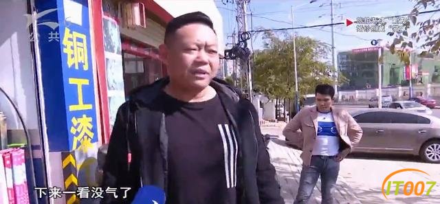 车主们气不打一处来！三十多辆轿车惨遭恶意破坏，被戳胎、划花损失巨大-4.jpg