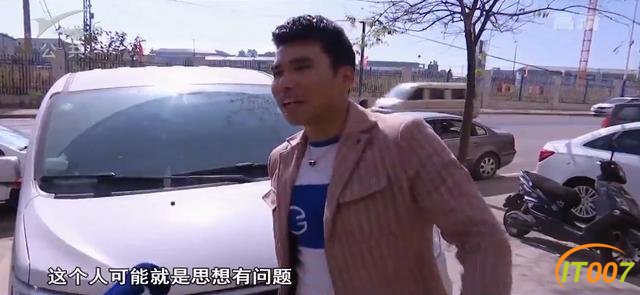 车主们气不打一处来！三十多辆轿车惨遭恶意破坏，被戳胎、划花损失巨大-11.jpg
