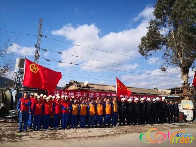 路地联动 沪昆铁路昆明大板桥附近违章建筑被拆除-1.jpg