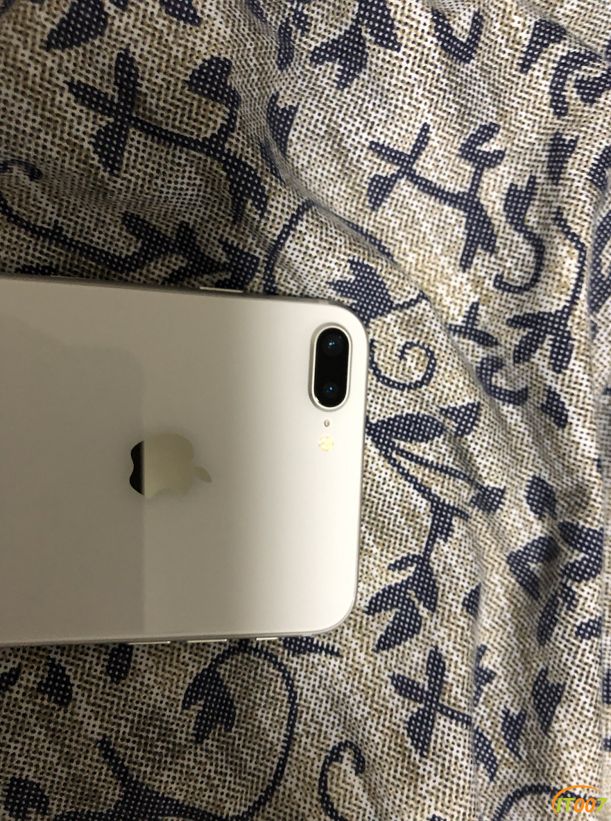 手机通讯iphone8p256g银色港版95新靓2800