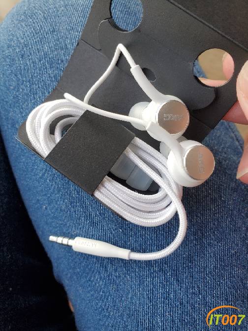 已出封贴55出个三星s10国行原装akg耳机白色