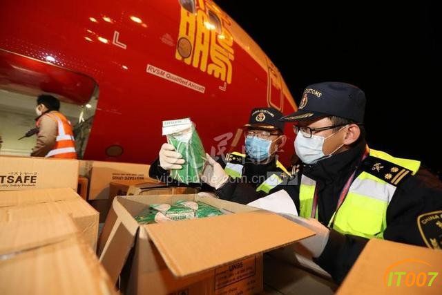 昆明：机场海关争分夺秒保障防疫物资“零延时”快速通关-1.jpg