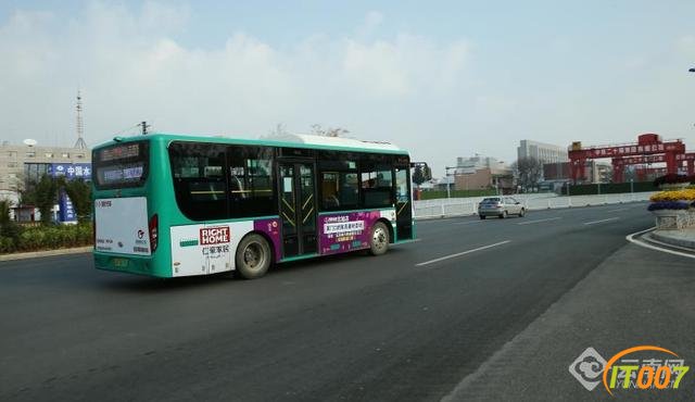 佩戴口罩 扫码乘车 昆明公交恢复首日记者乘车见闻-7.jpg