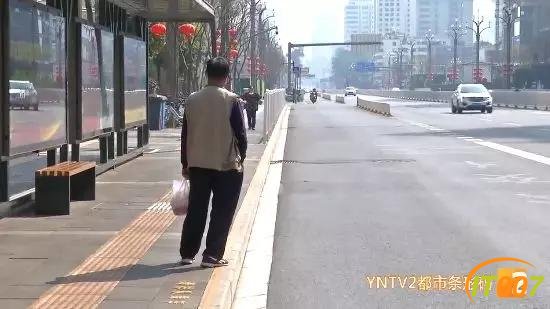 「条码服务」“有些车迟迟不来”昆明部分公交线路恢复运营，跨站停靠，市民出门前要查询-6.jpg