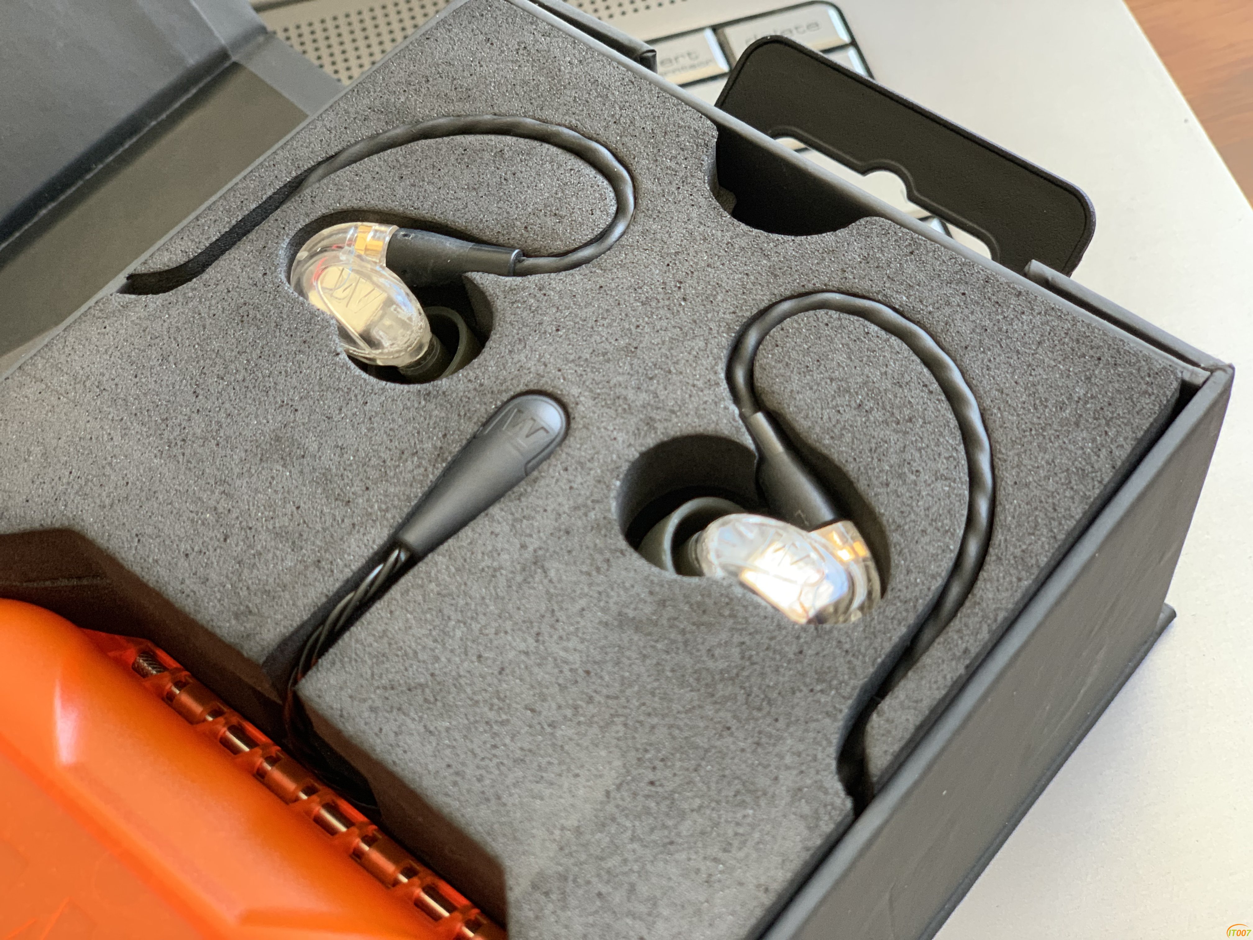 出一副威士顿监听耳机umpro10全新未使用