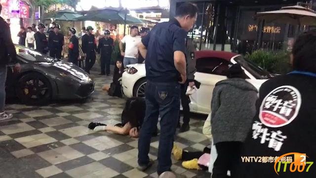 兰博基尼轿车云纺商业区内失控，撞伤4人！昆明交警通报详情-3.jpg