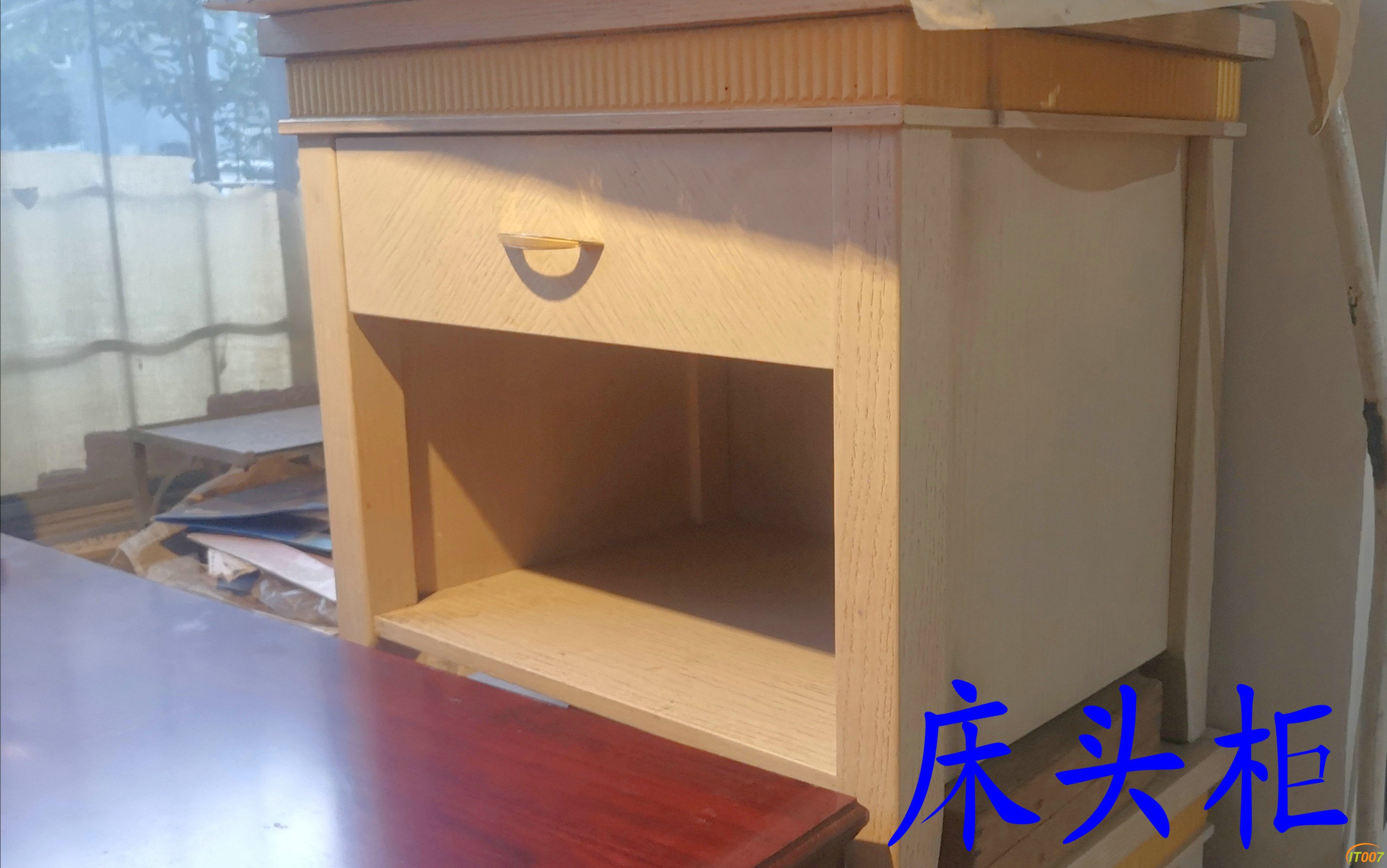 床头柜.jpg