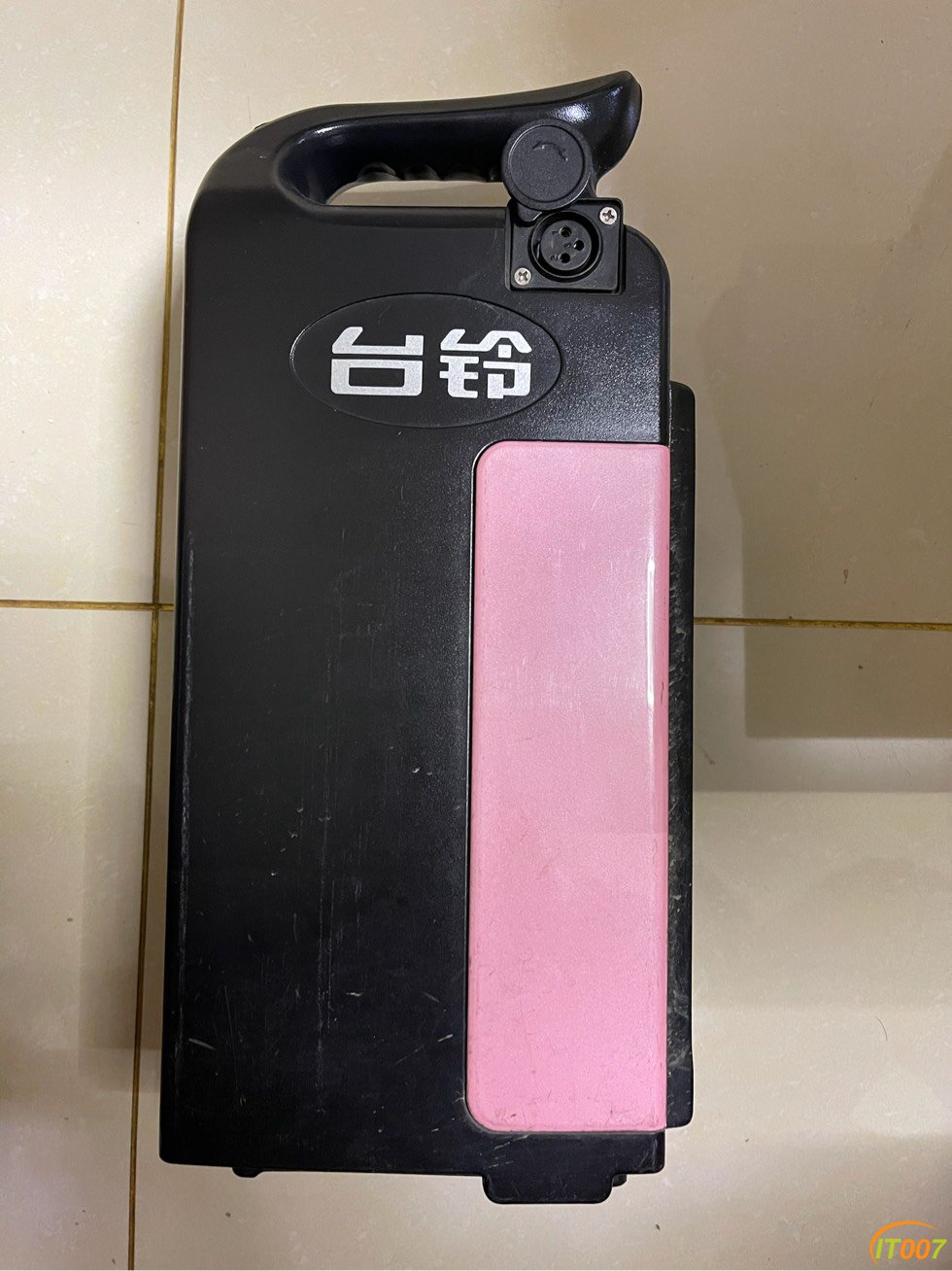 台铃电动车锂电池一个充电宝的钱带走卖了