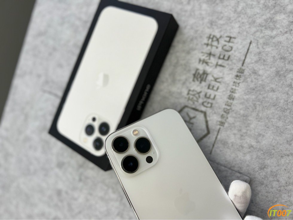 211639q1vvx67sq17vwxs3.jpg