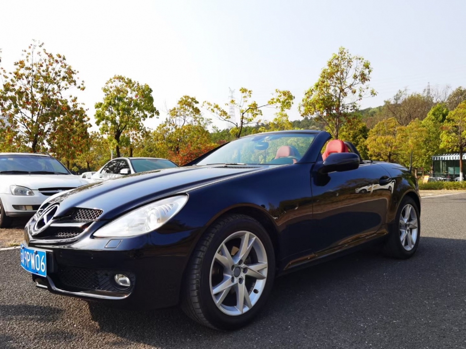 新上2010年上牌奔驰slk18自动挡后驱硬顶敞篷超跑新车落地80多万现在