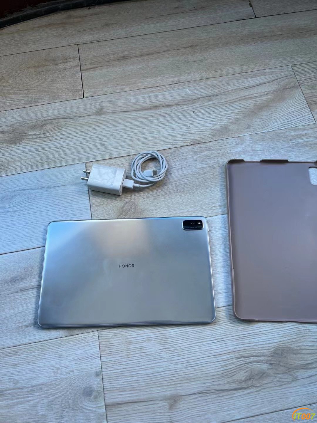 三台平板电脑两台插卡5g网络的一台苹果mini6