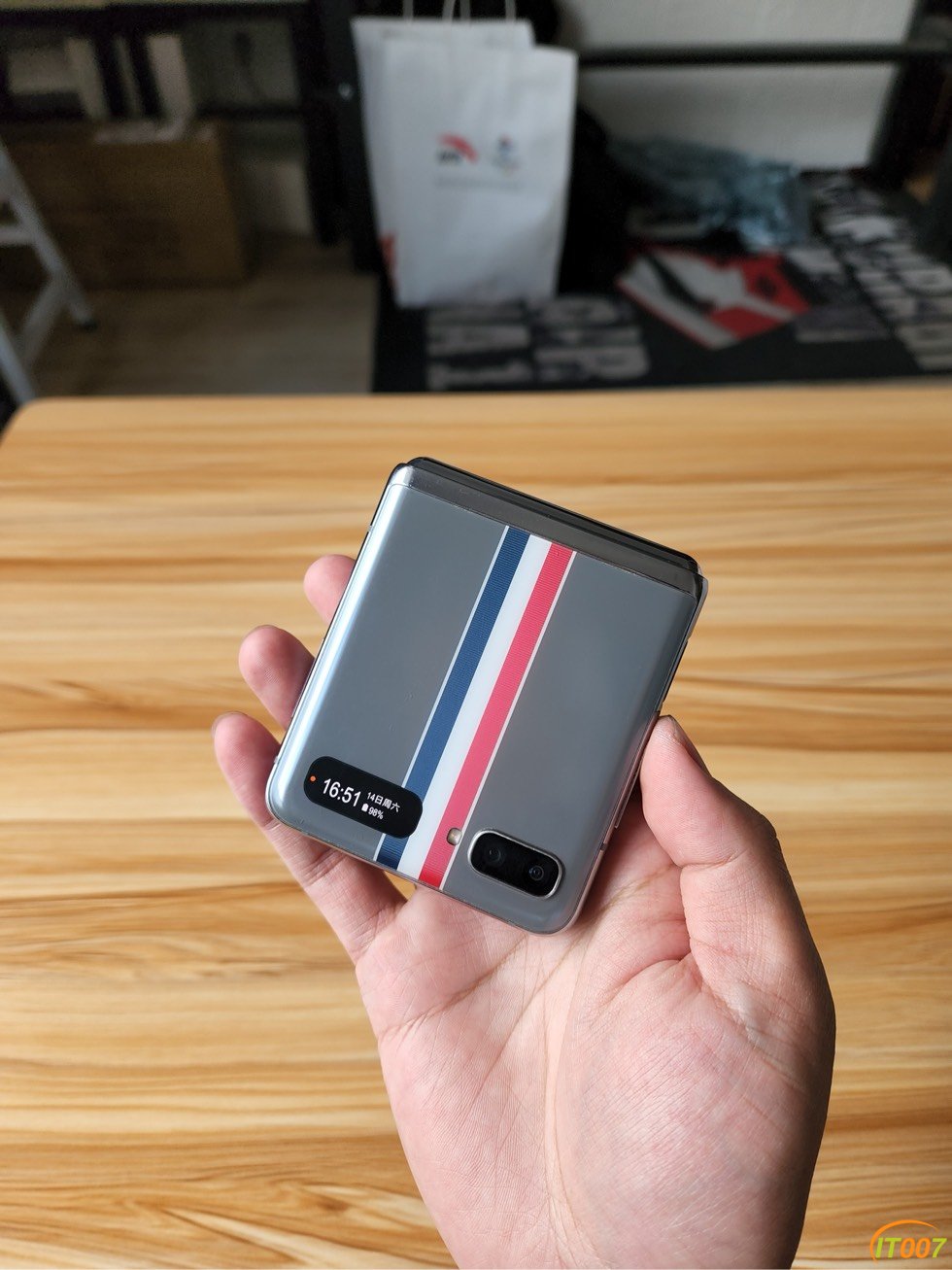 3500出三星zflipthombrowne联名限量版