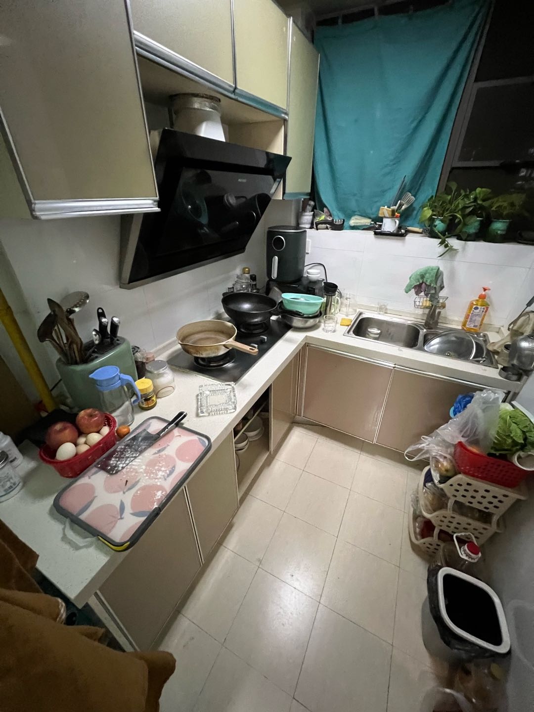 210027tt09ee20vn0tuuns.jpg