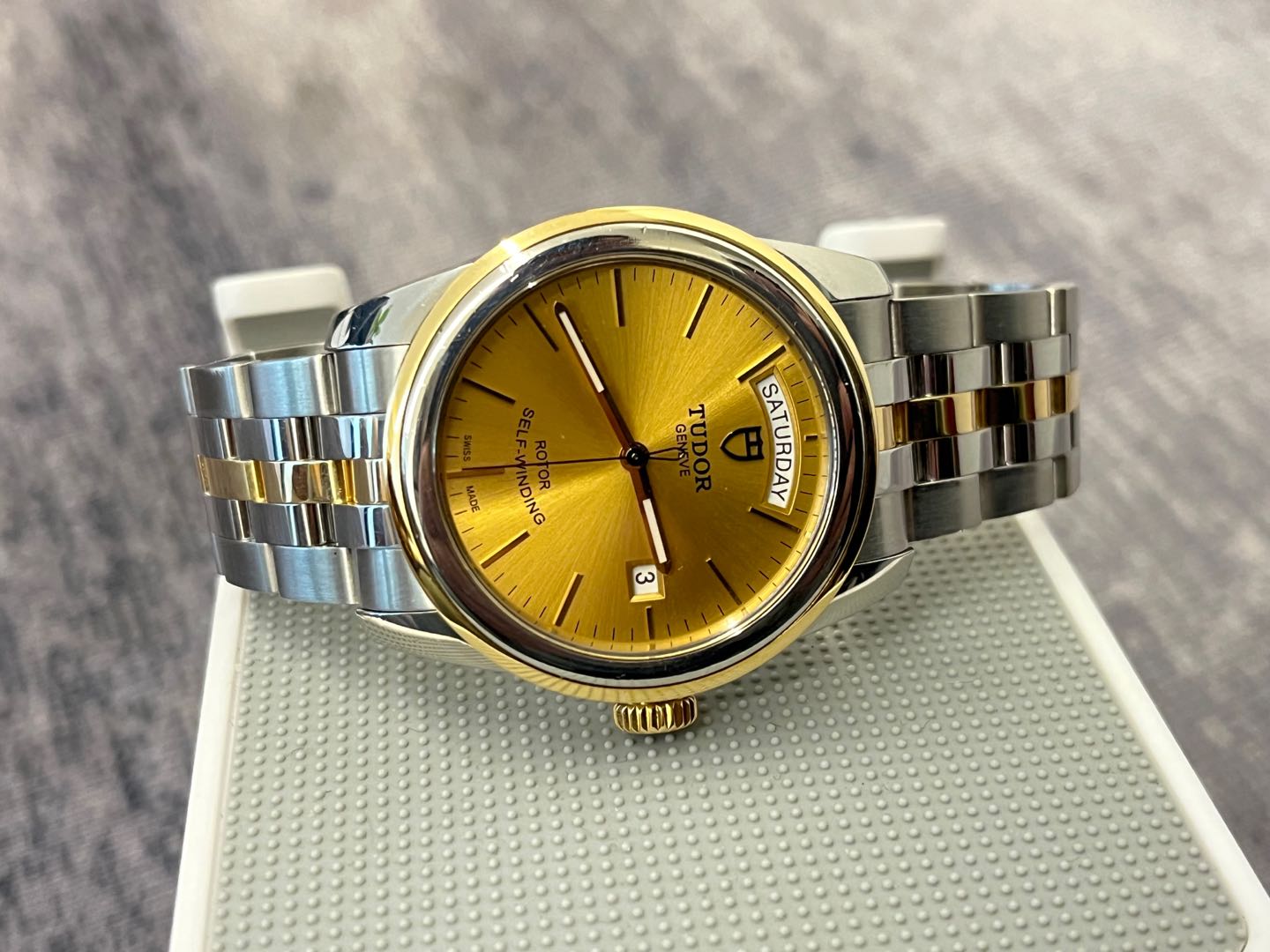 帝舵金表一块超高性价比小周先生