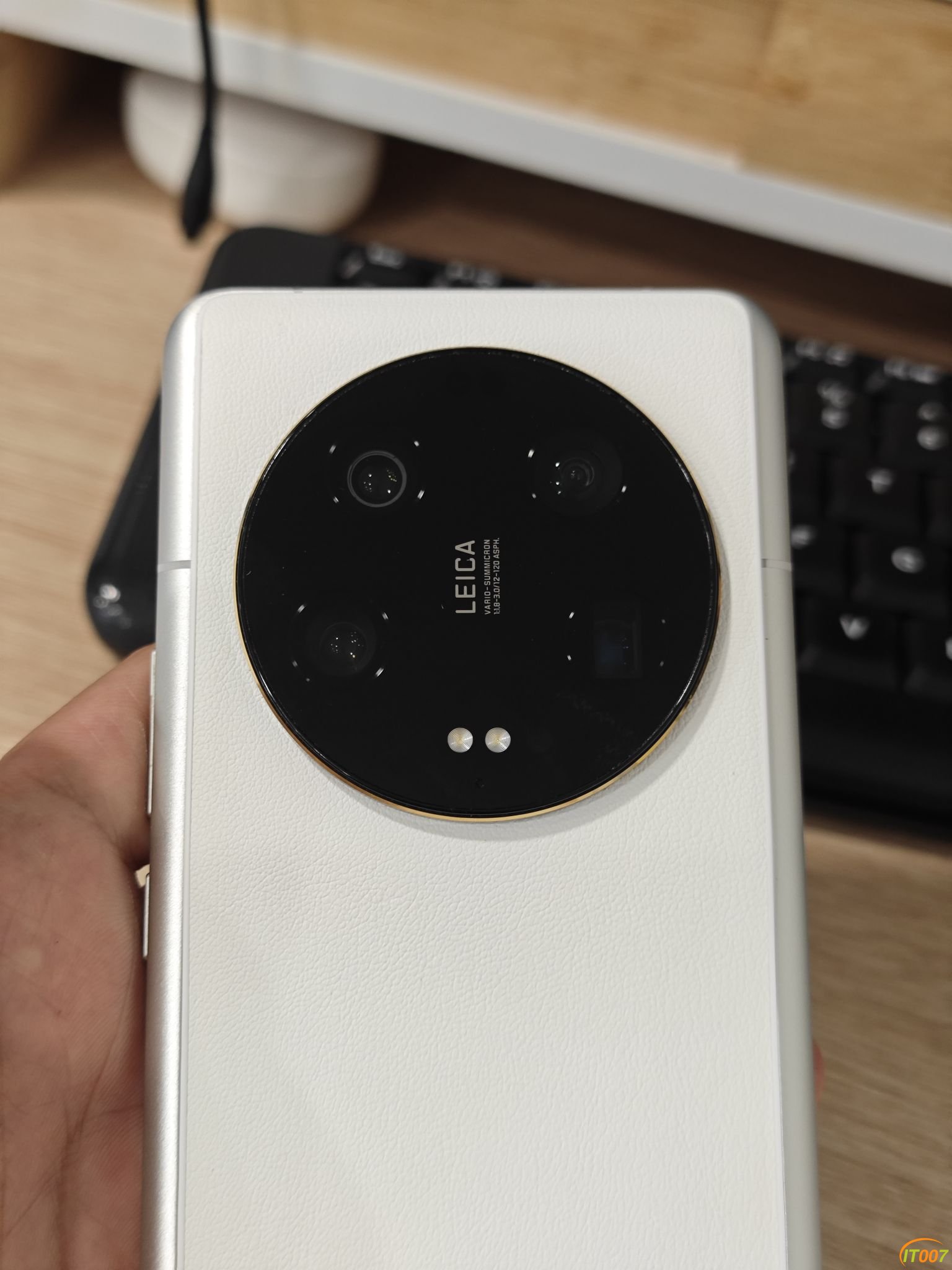 142232o8zxms888b820bxn.jpg