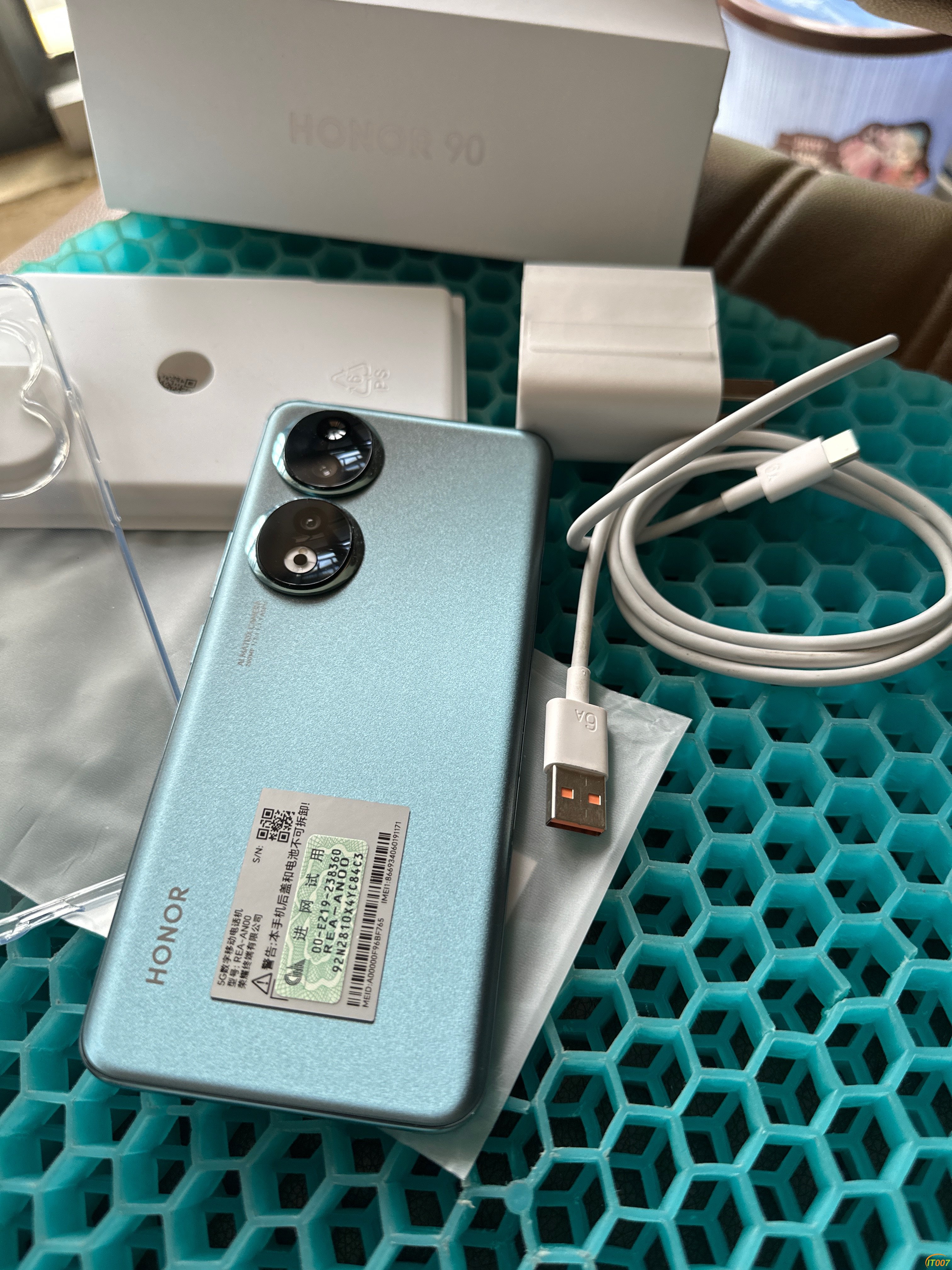 102345d01z0y8mvc5m686v.jpg