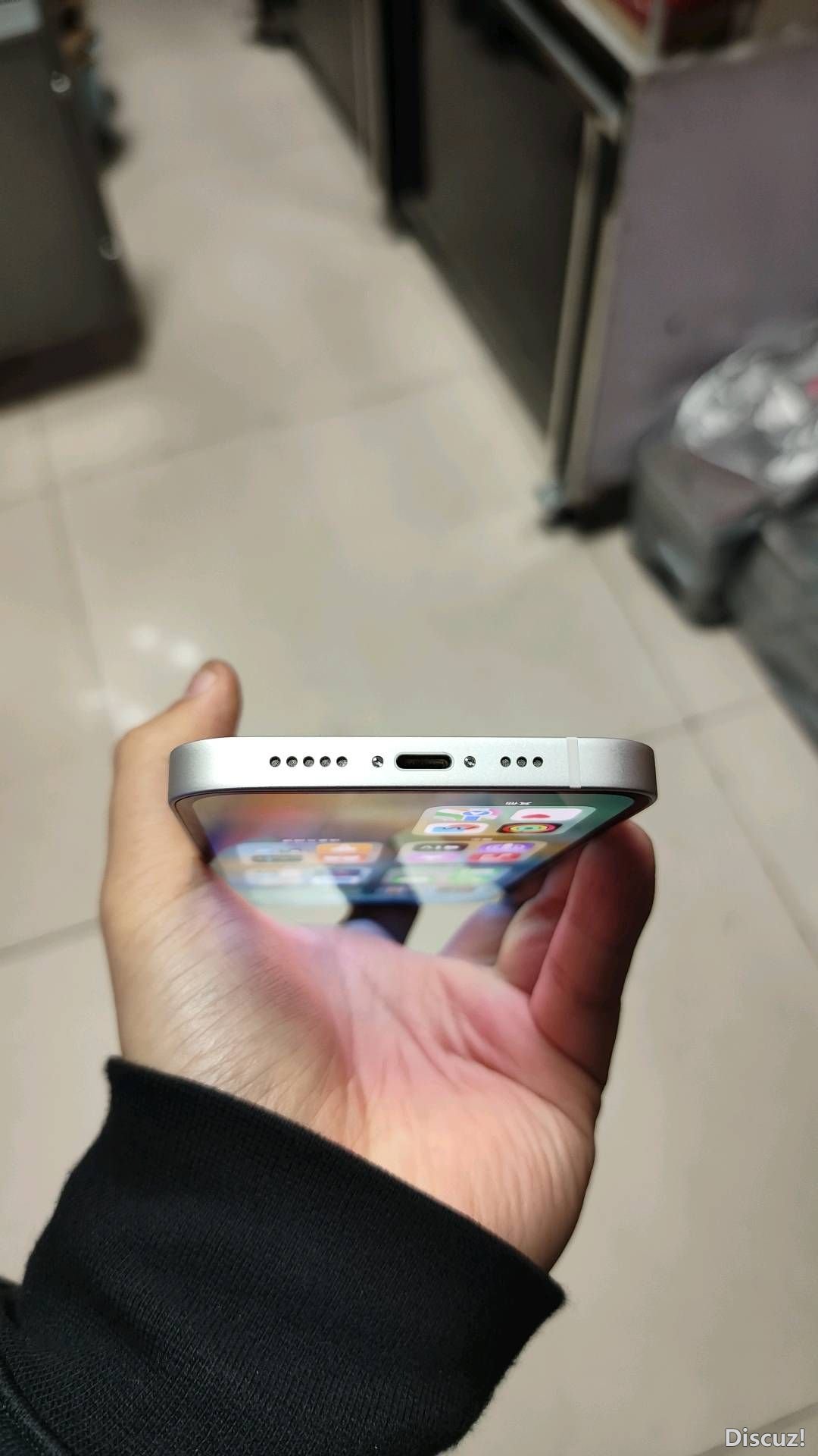 215508bj06jck00eyfj7ca.jpg