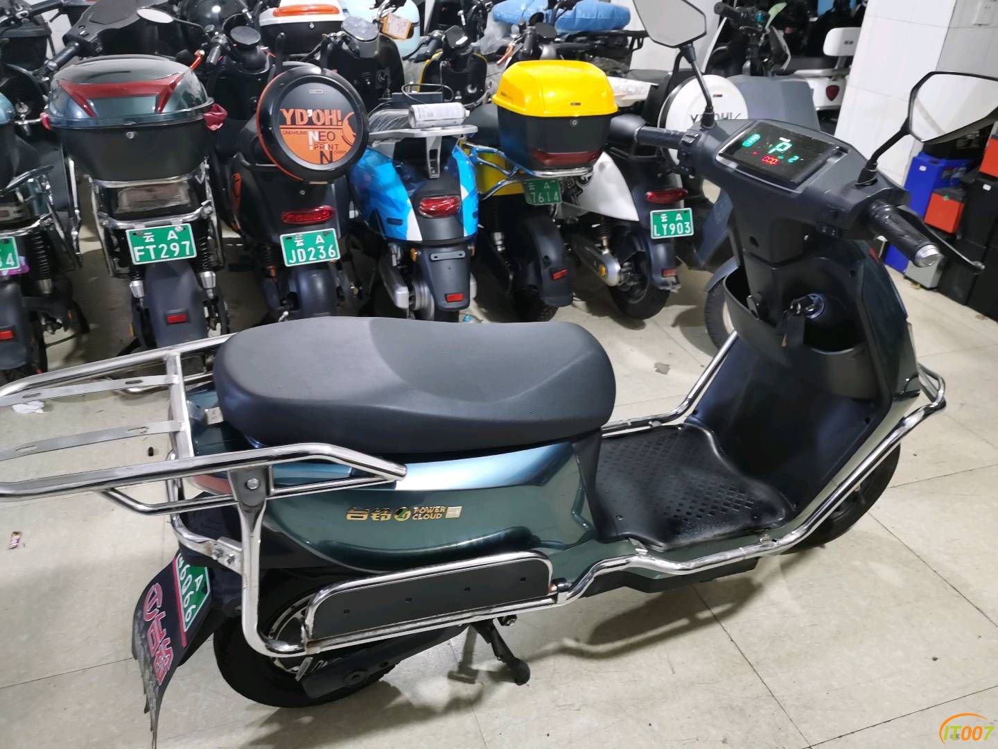 103201j2szom2eos9nn924.jpg