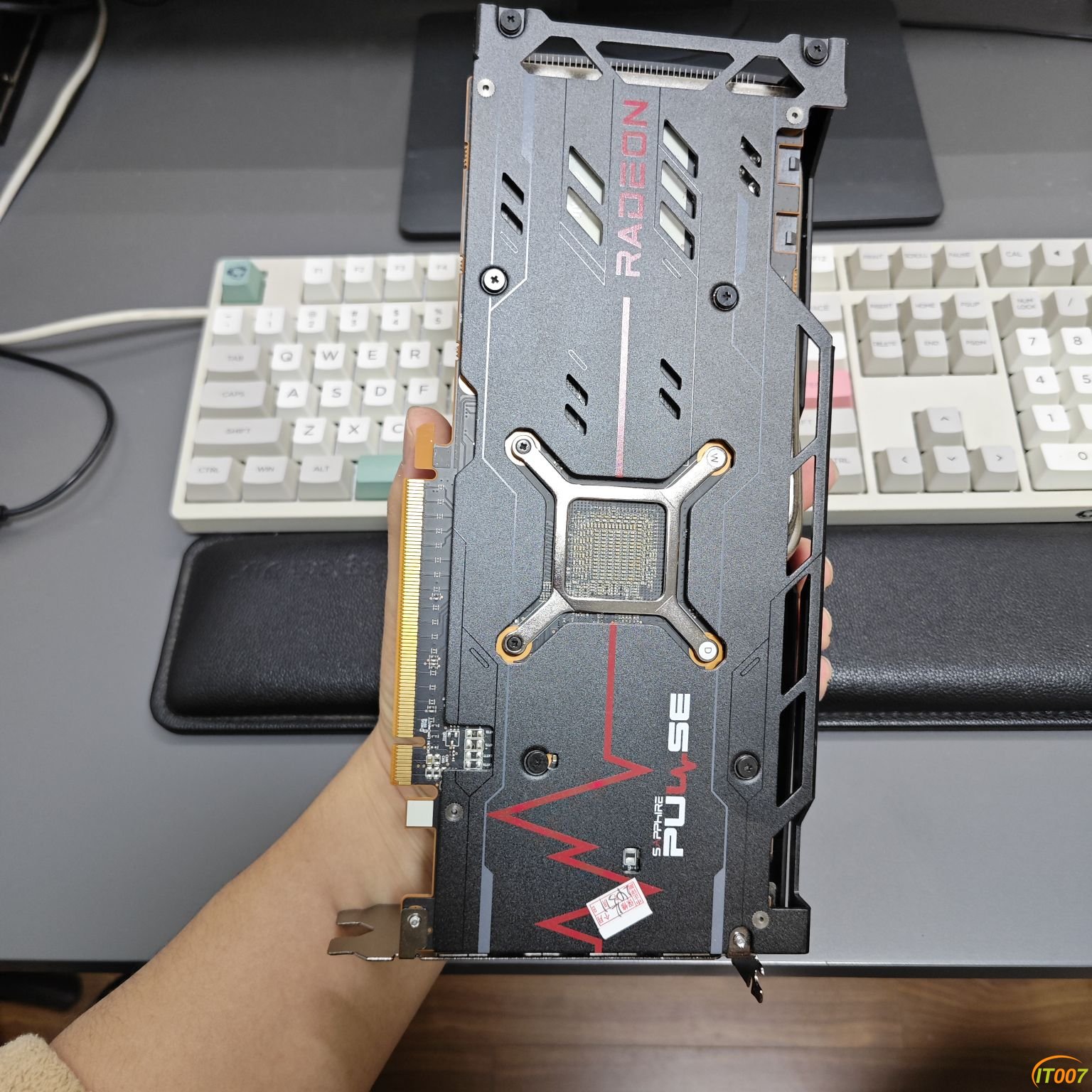 134537ml2hh7hx6ec2bxbc.jpg