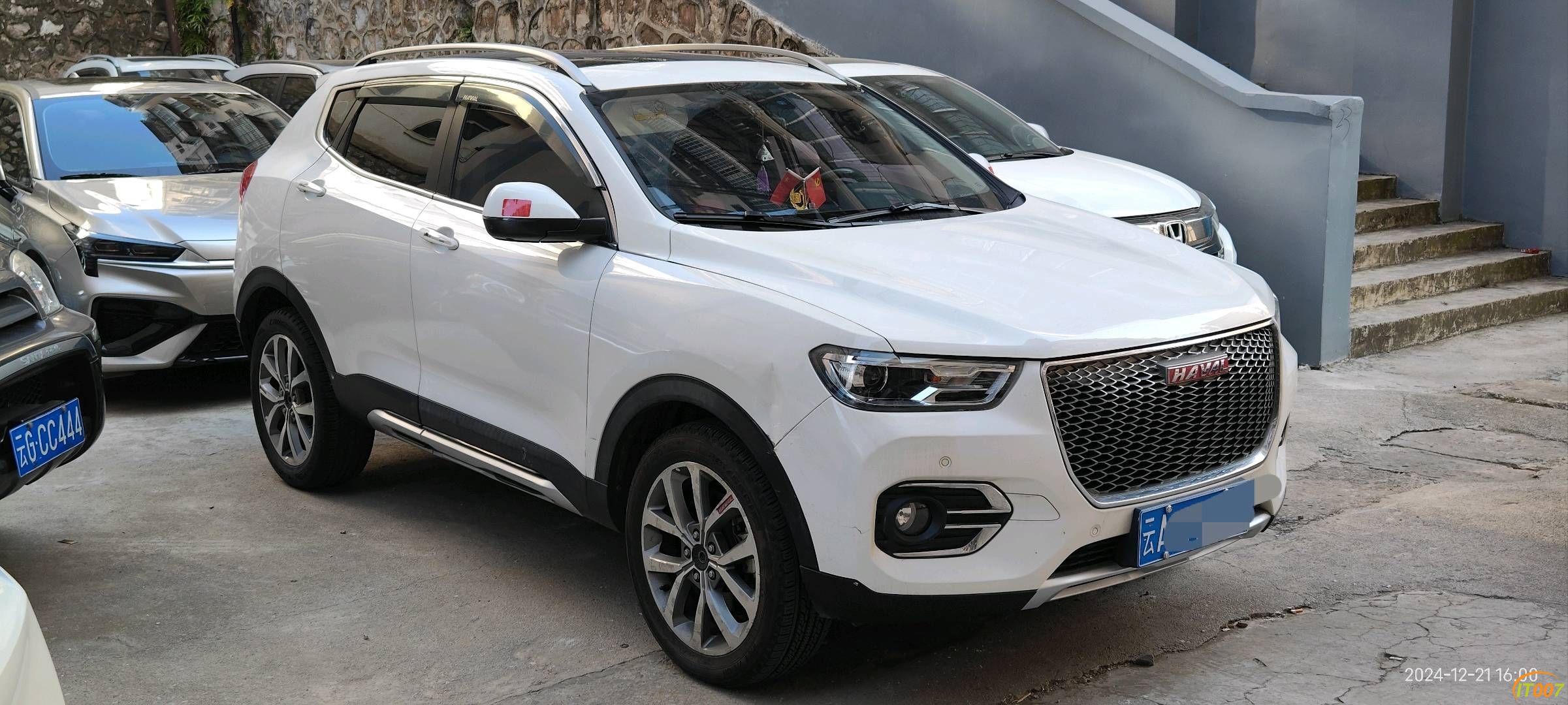 231835na85bsmup52sp4uv.jpg