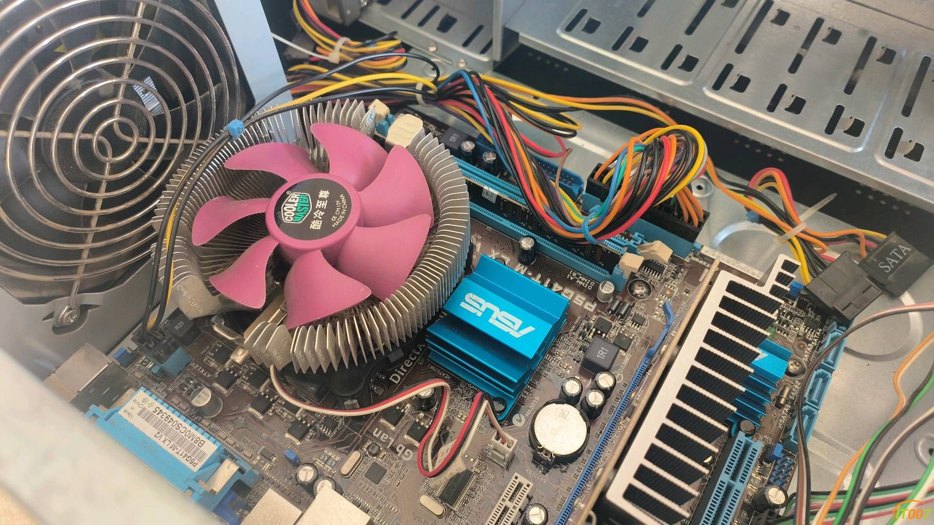 124801j90avvele9e87hai.jpg