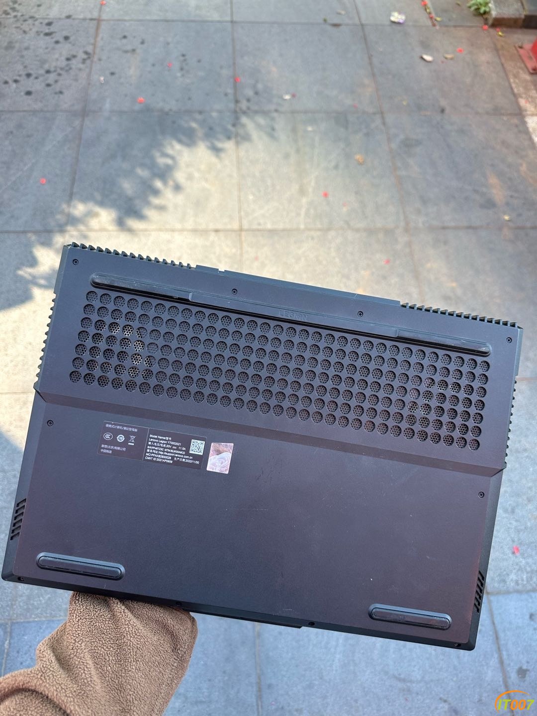 143708yf5kv59255gg9t5u.jpg