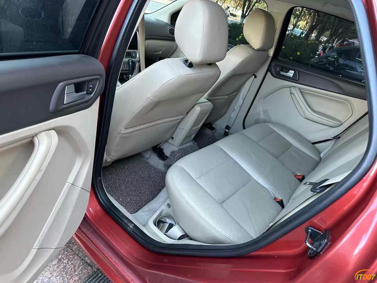153902cee3tqpcguuxlibl.JPG