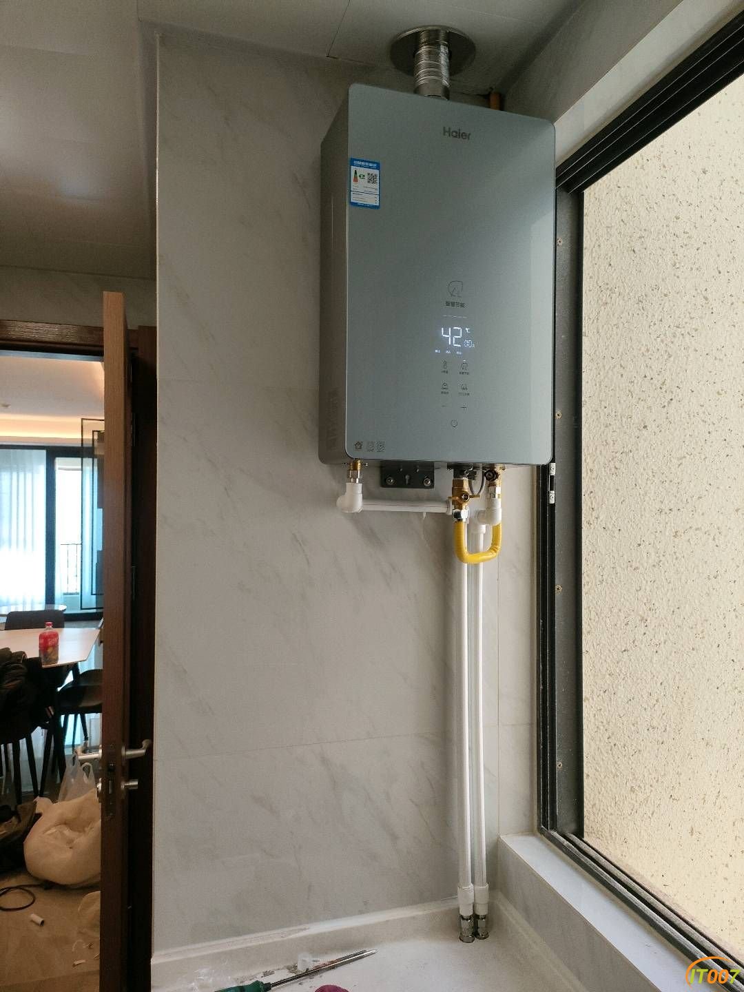134020qz7r3lr888lo10mb.jpg
