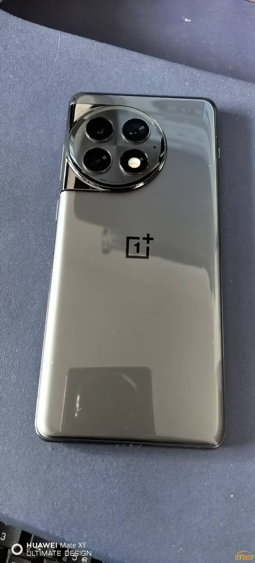 8714419245569919.jpg