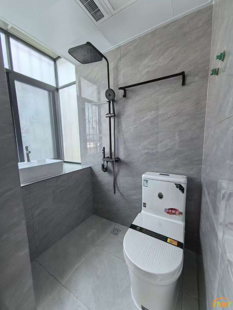 095048ultr2996irj99tg6.JPG