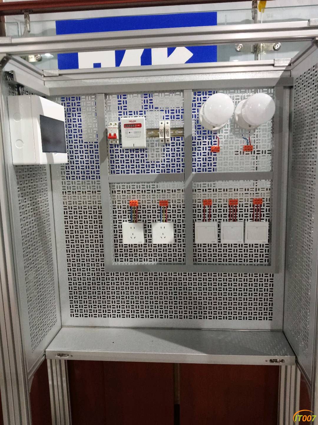 111920qc9m79x9m9l4b7bb.jpg