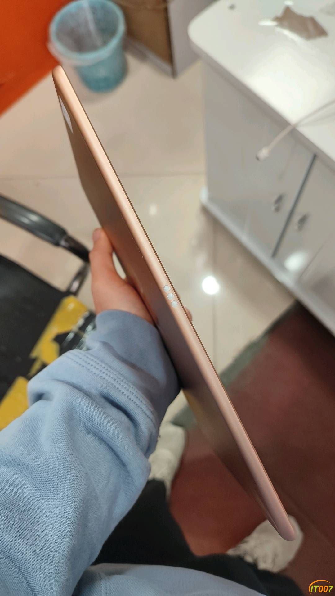 173854phoncpprtqhnpp6s.jpg