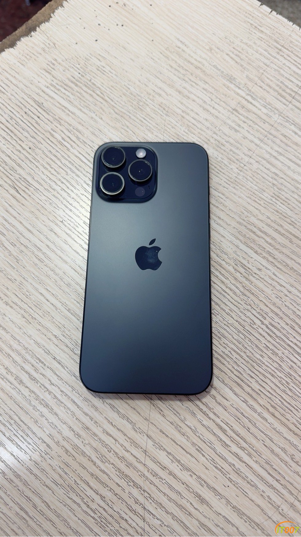 173256j54aka1aibm3w11c.jpg