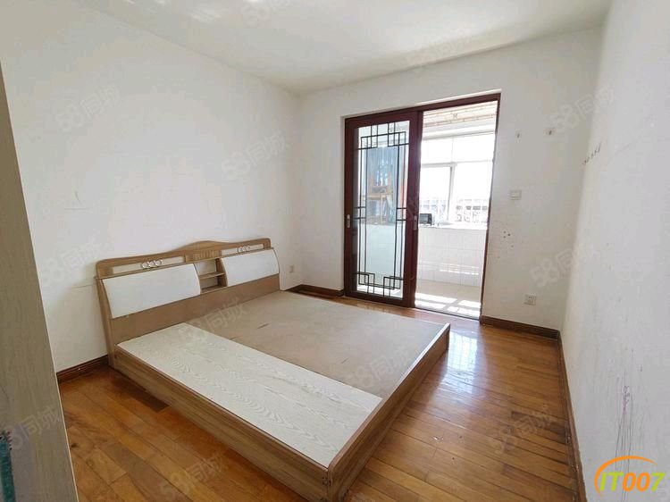 135614at2vusxy81qsr12s.jpg
