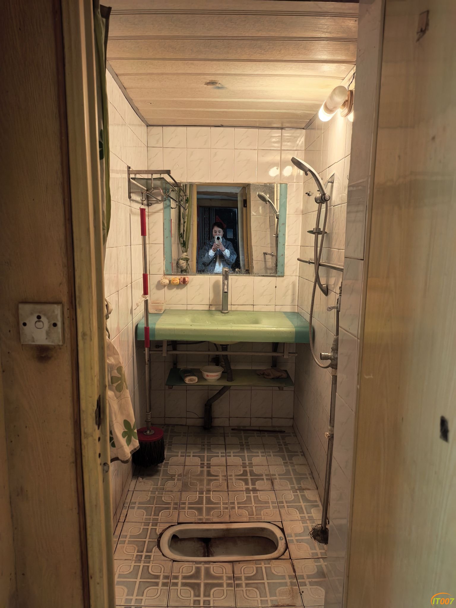 225723sibxbk54gwzyhwh8.jpg