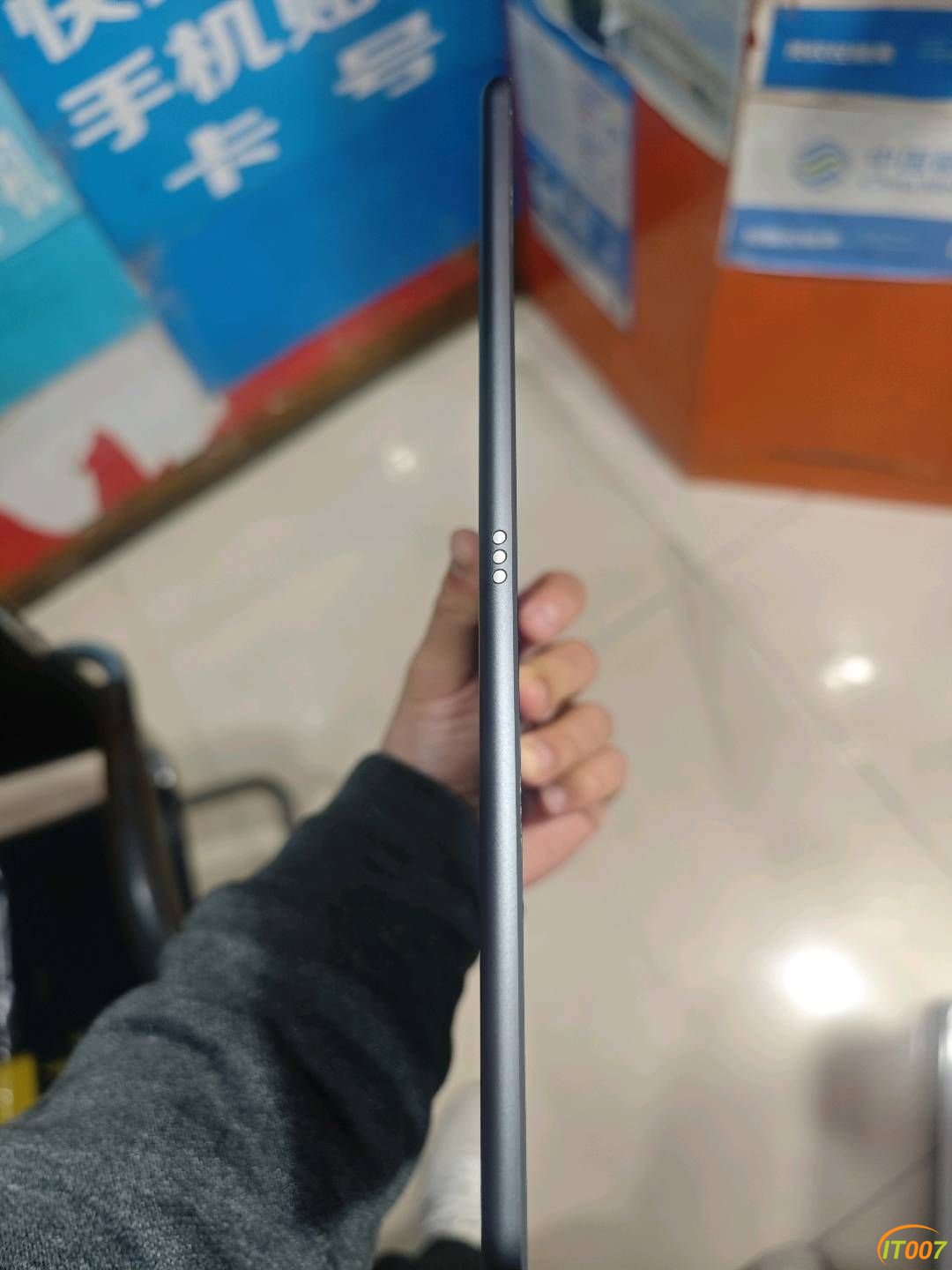 124125p0iqvv32ar0ah0kk.jpg