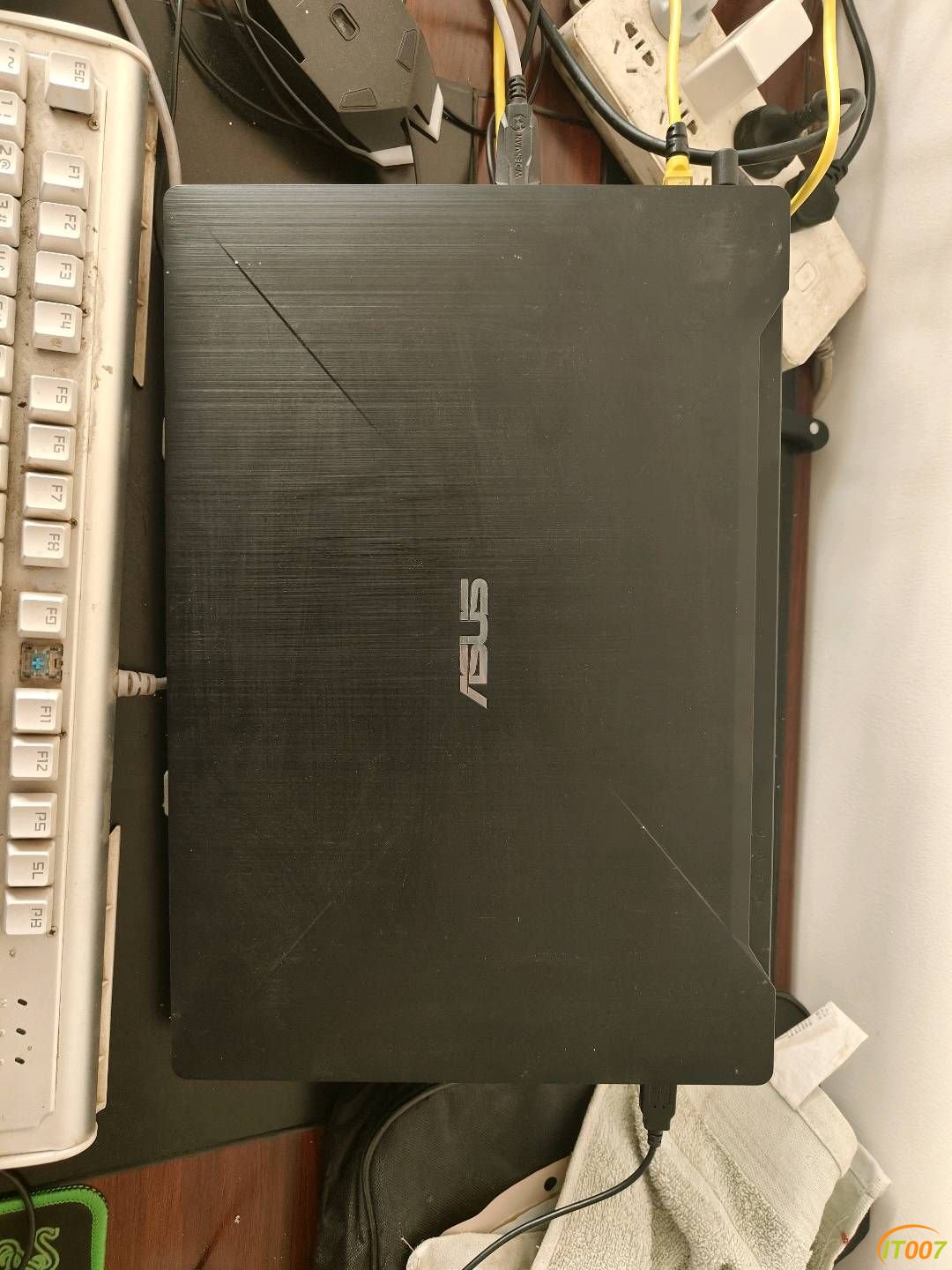 100813kr989pnbq8qbr336.jpg