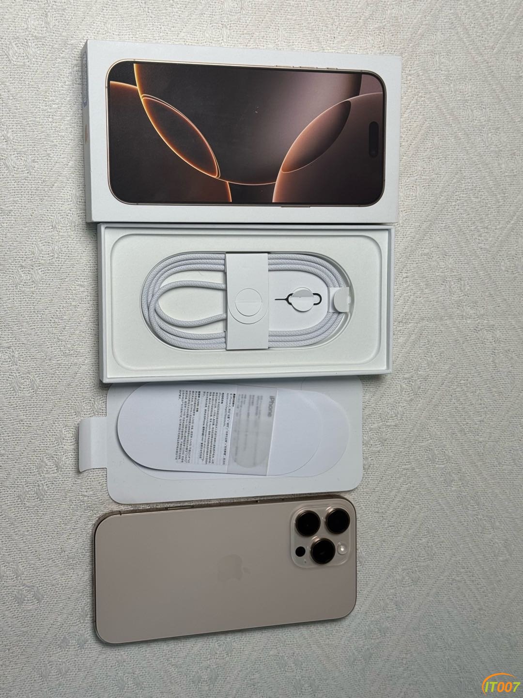151325g9z7t859y3946614.jpg