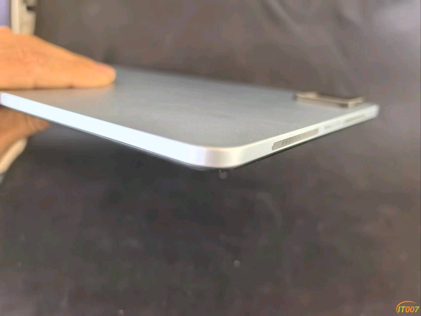 103900bt5nvfznvvn5r592.jpg