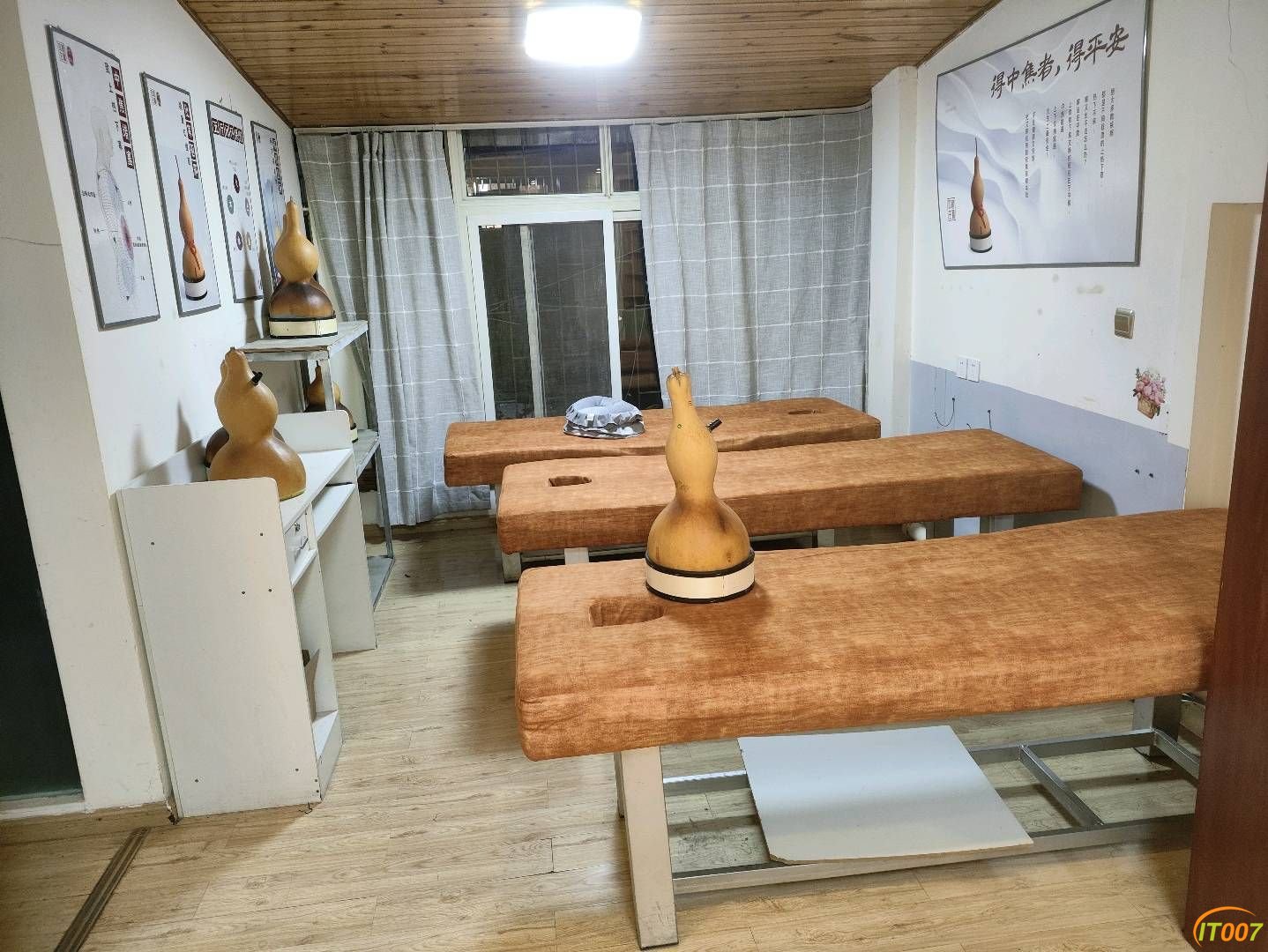 212547zyjfflcm9yjggimo.jpg