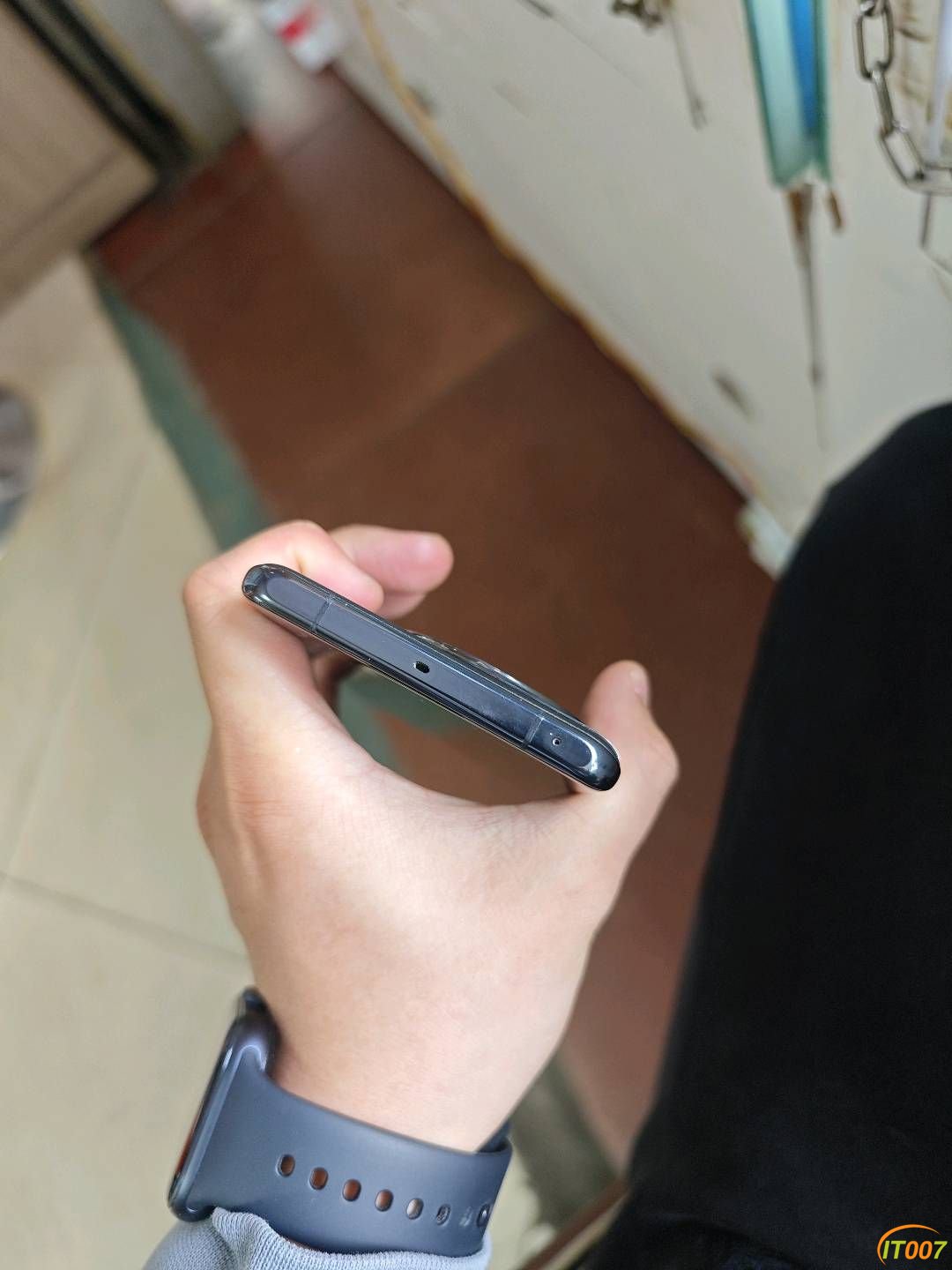 151319pd0zv999eyoovoga.jpg