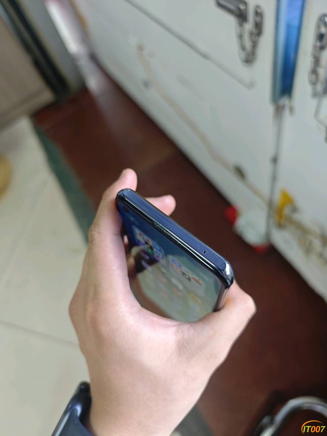 183444c0q5zh00jh0h0l0h.jpg