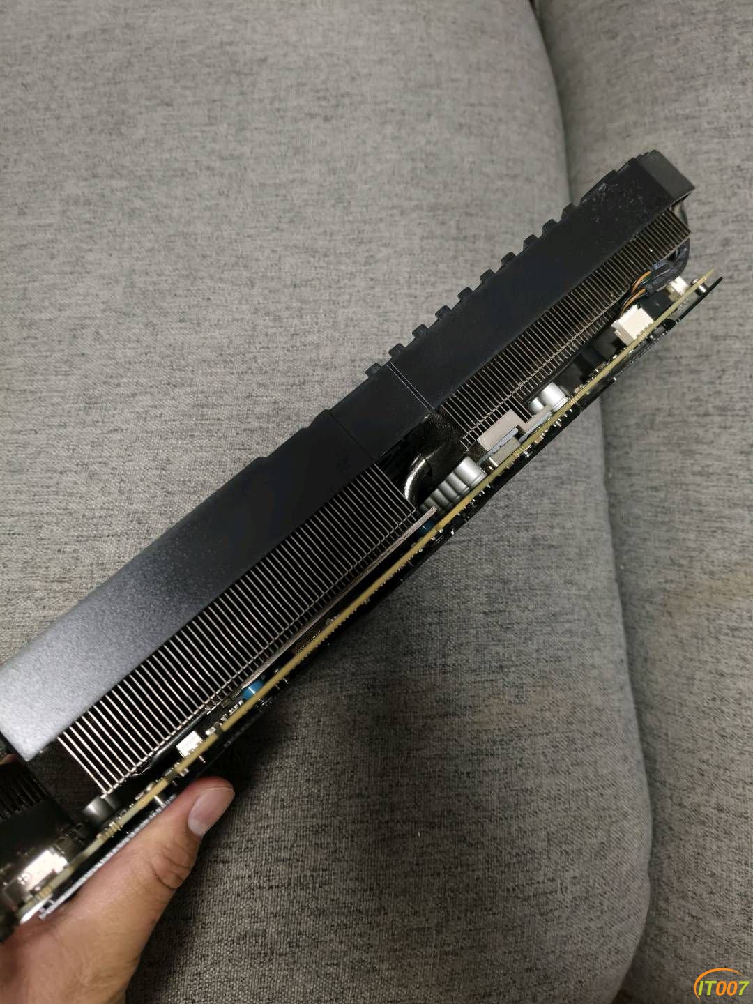 221949qvut4pcfupz74vyv.jpg