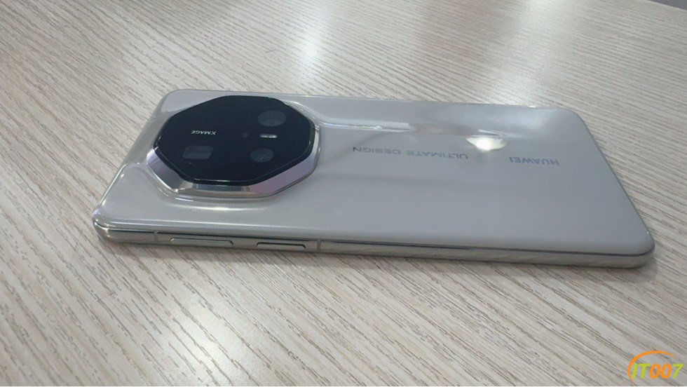 215535cz0yzpnboioggjio.jpg