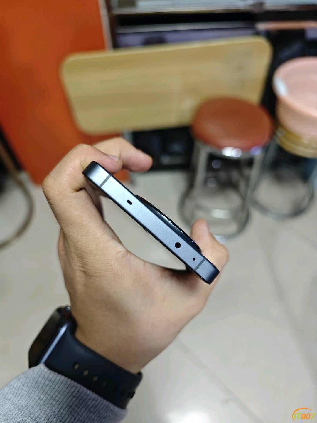 225521blfcc8wmrxbcclcb.jpg