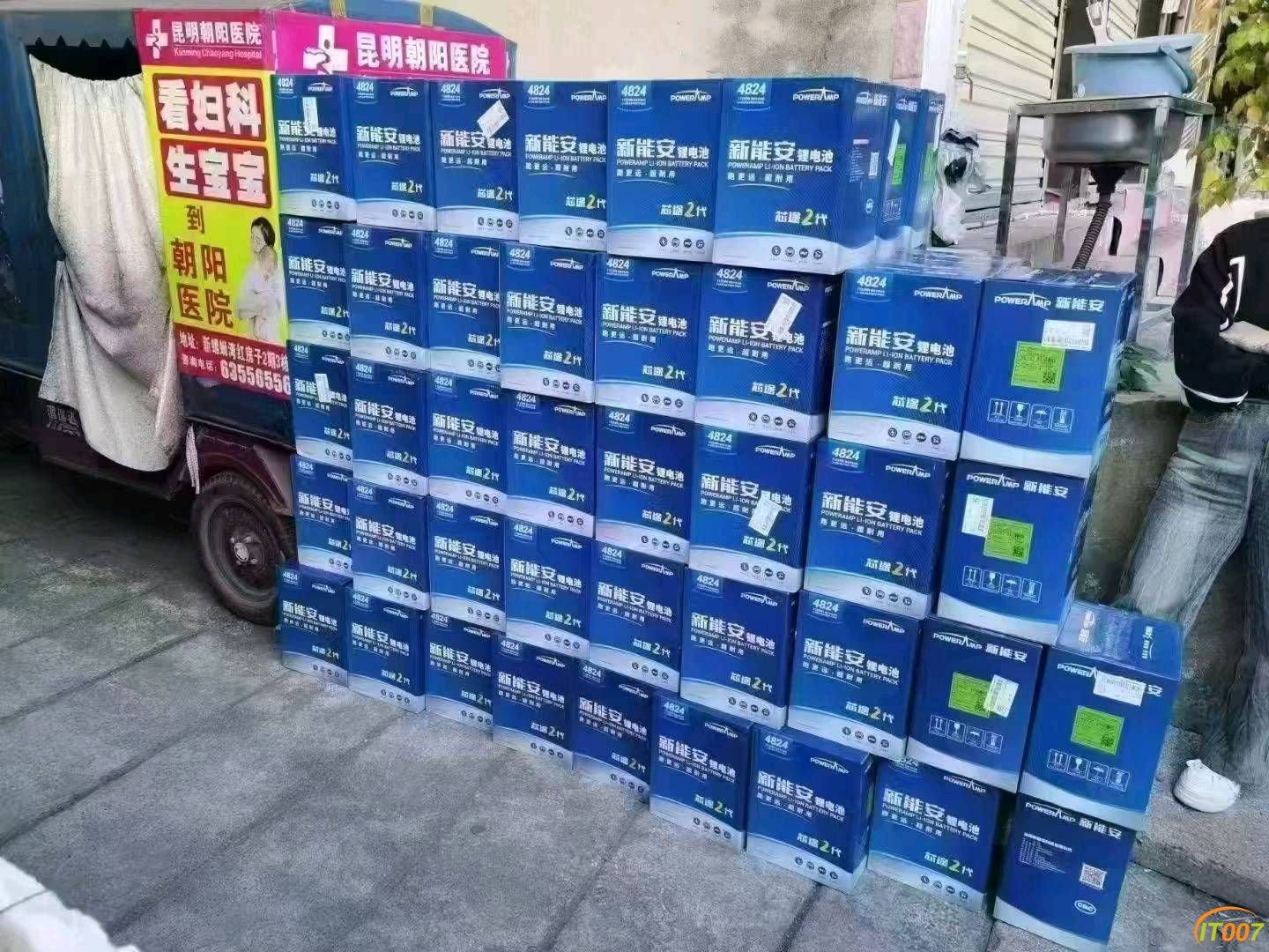 135716c3mmc226qtt5g2bs.jpg