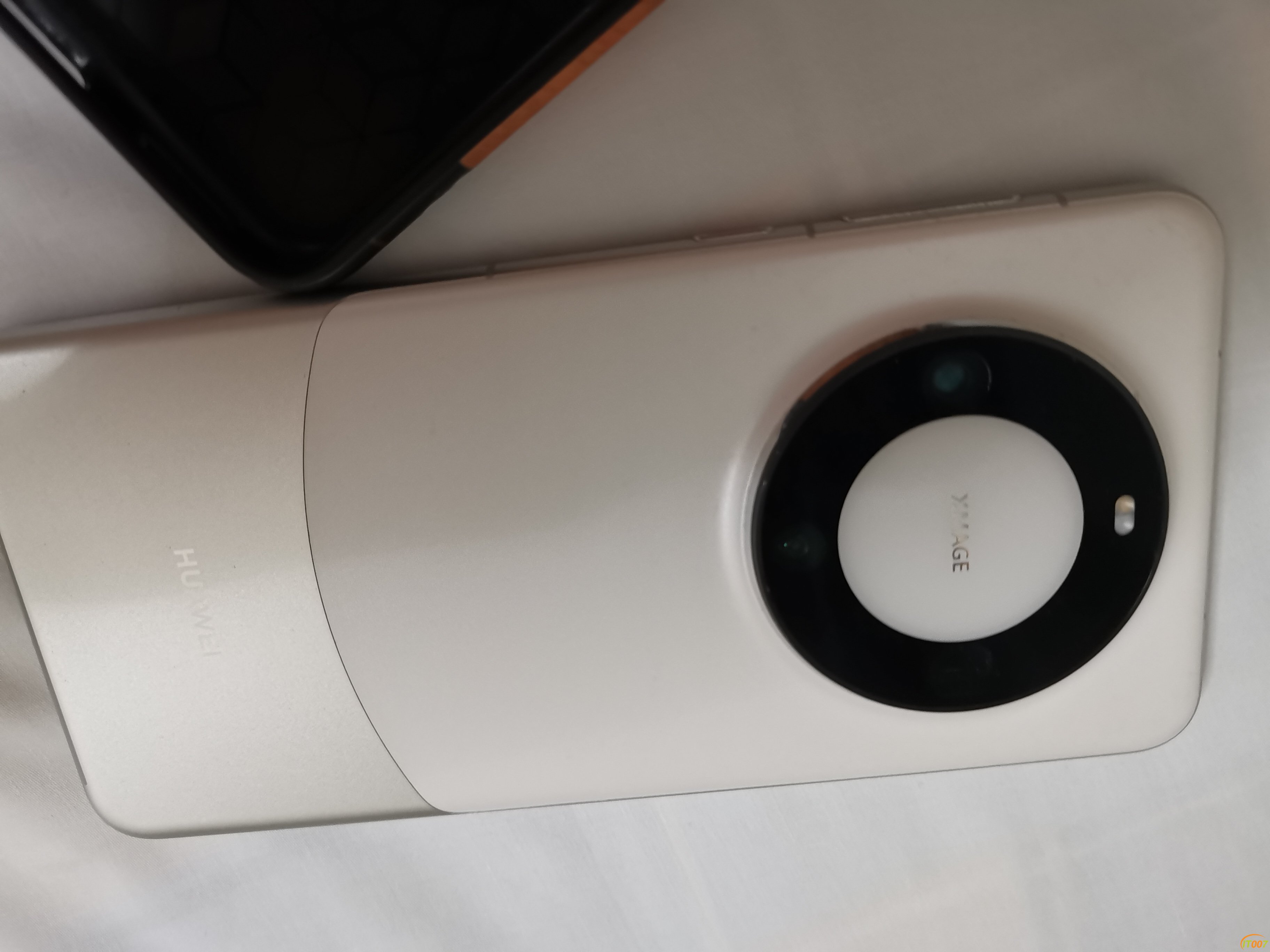 出mate60pro，12+512，1600元