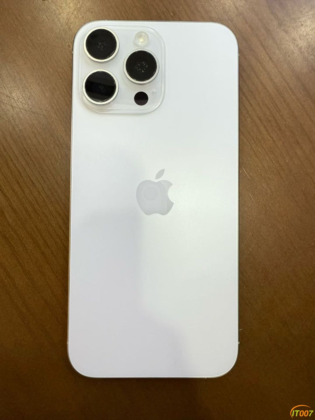 95新以上的16promax白色256g国行