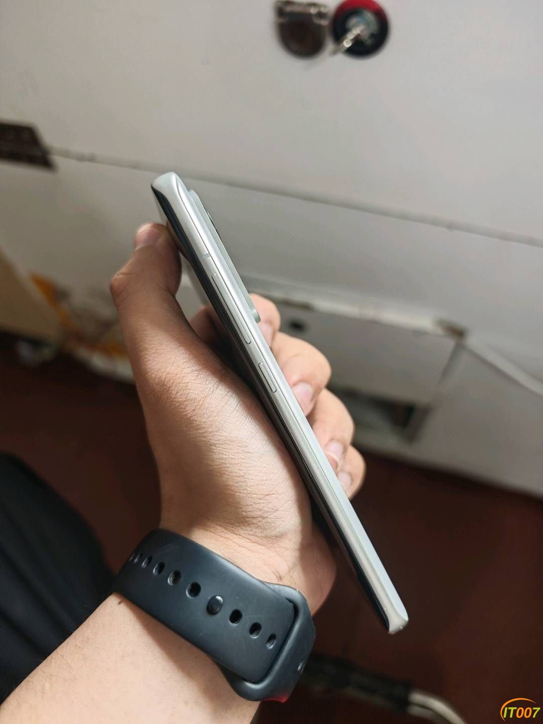 150558w3mgzxzybisclnnx.jpg